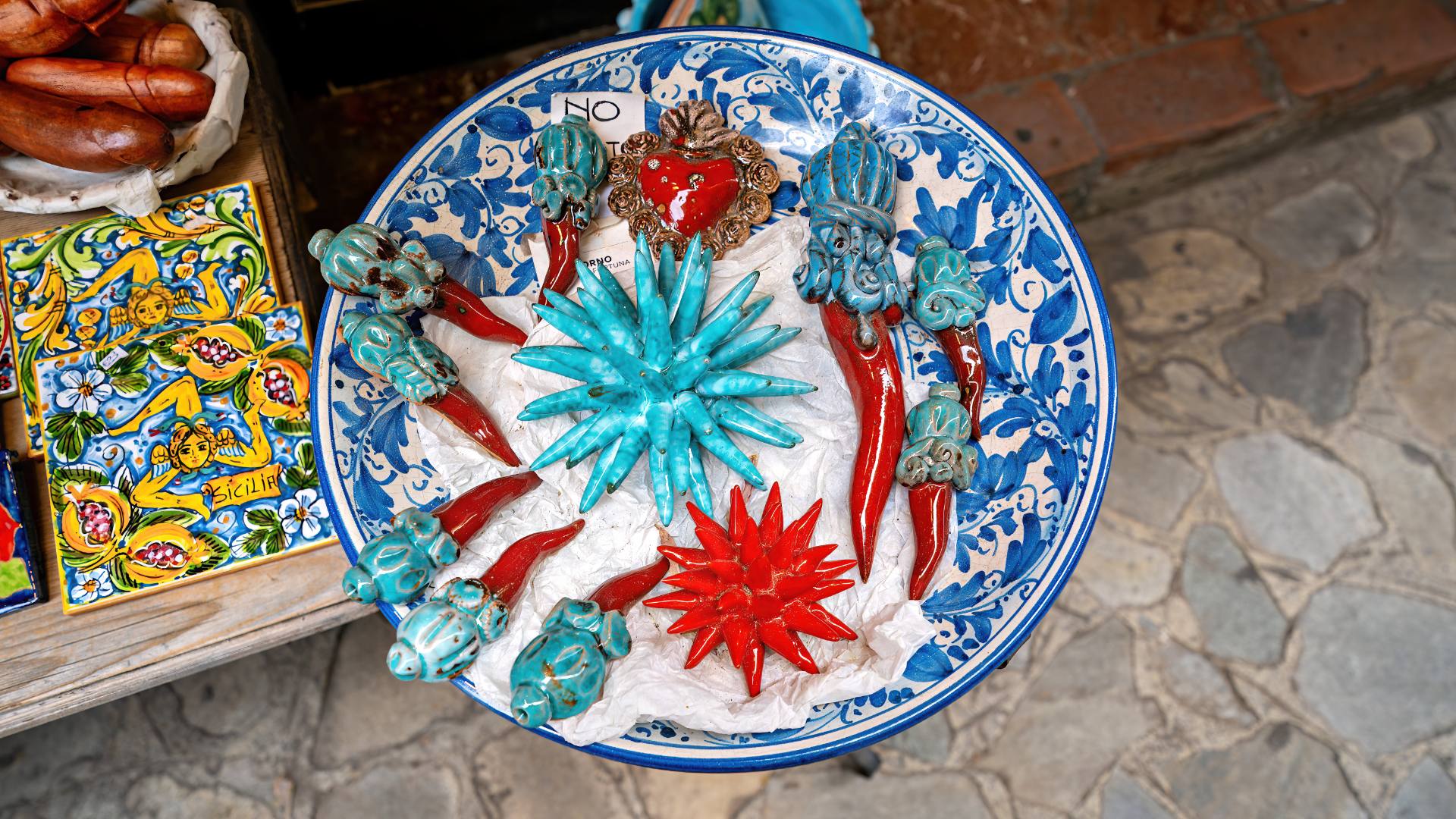 Souvenirladen in der Nähe der Piazza Chiesa Madre